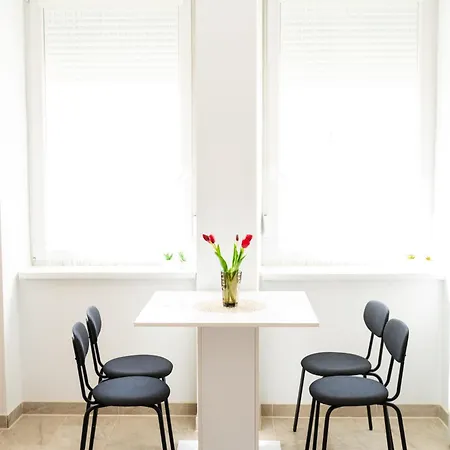 Winestone Corner