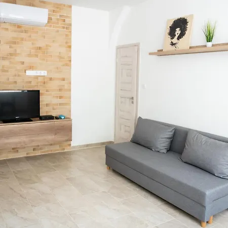 Apartment Winestone Corner