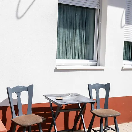 Winestone Corner Apartment *