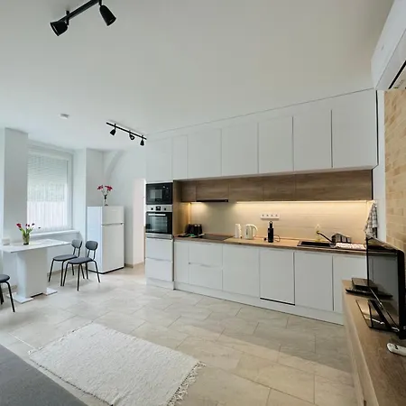 Downtownkate * Debrecen