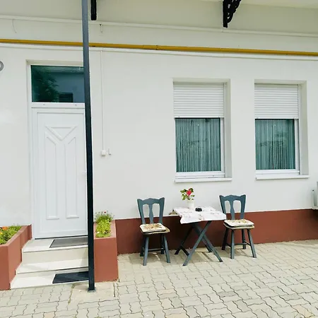 Winestone Corner Apartment *